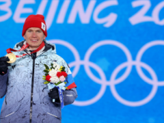 俄奥委会滑雪运动员夺冠后表白“第二故乡”：中国，我爱你